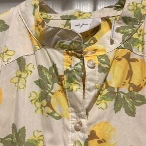Woman’s cotton blouse with lemon print XS runs Large